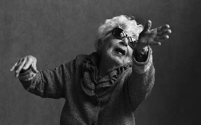 101-jarige actrice opent Theater aan Zee