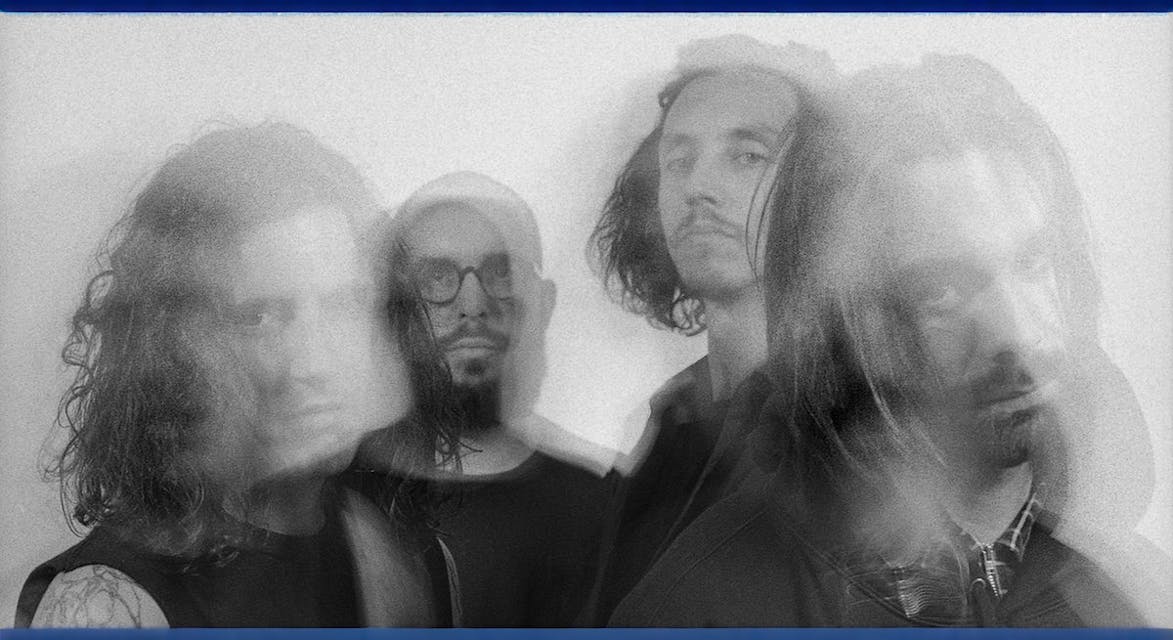 Afbeelding 1 bij recensie over BRUIT≤ / Kiss The Anus Of The Black Cat