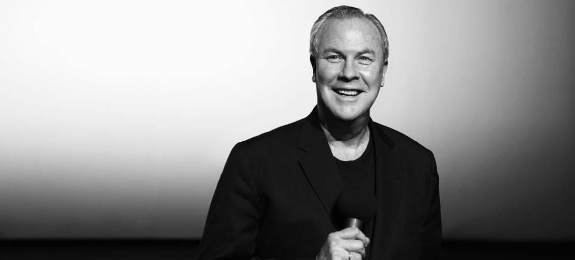 Afbeelding ter illustratie bij nieuwsbericht Theater- en operaregisseur Bob Wilson overleden.