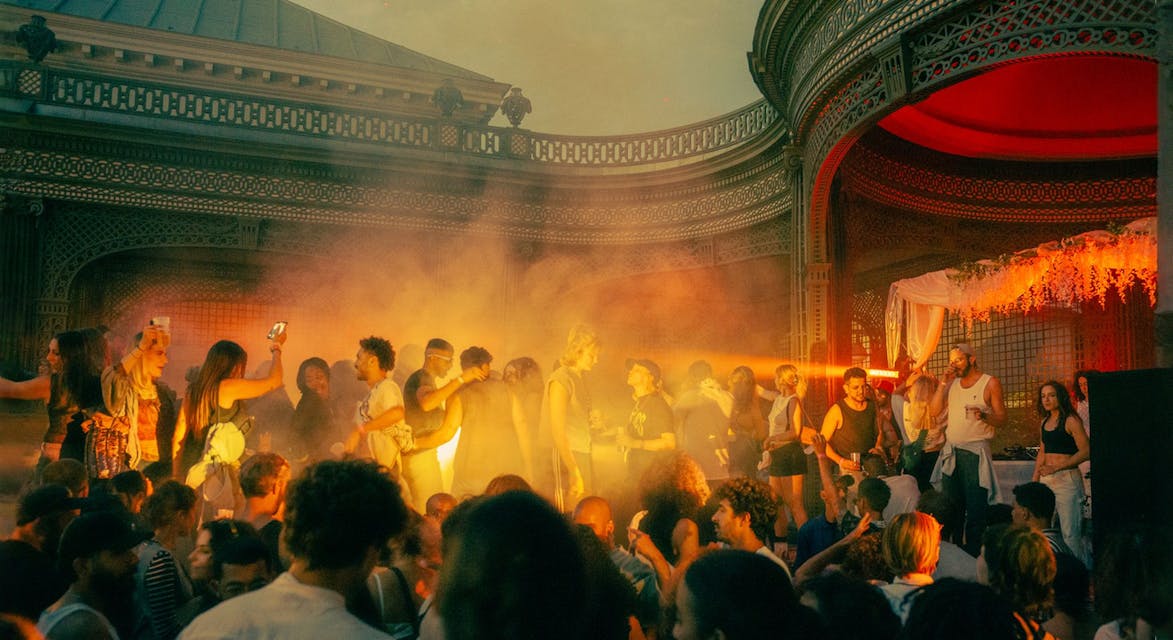 Afbeelding 1 bij recensie over Back to the Roots - a Queer Moussem - Gazelle L’Hafla