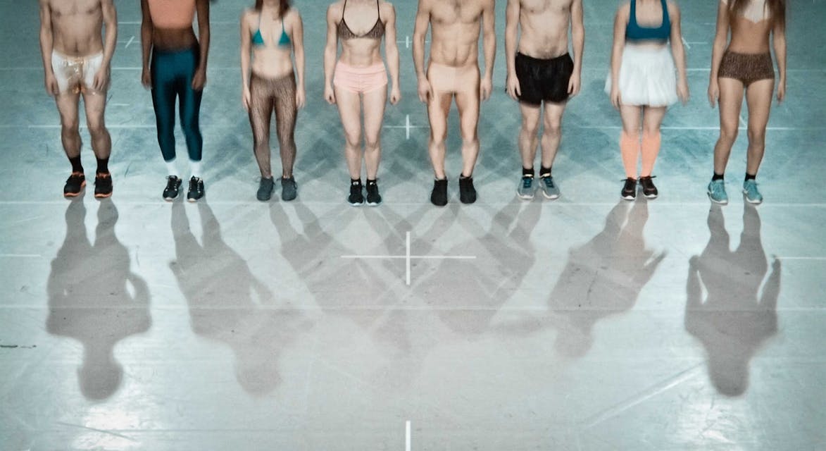 Afbeelding 1 bij recensie over Jan Martens & GRIP - THE DOG DAYS ARE OVER 2.0