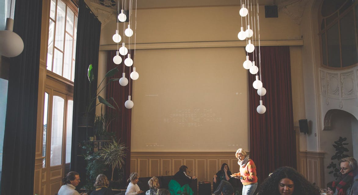 Afbeelding 1 bij recensie over Six Impossible Things Before Breakfast